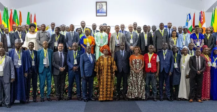 Photo de famille des participants au 6e Séminaire régional de l'Internationale Francophone du Dialogue Social. Bujumbura, Burundi, le 19 novembre 2024.